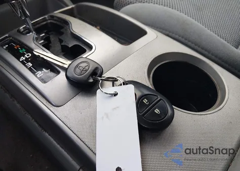 2008 Toyota Tacoma Base V6 z USA, uszkodzony, nr VIN 3TMLU42N78M016948